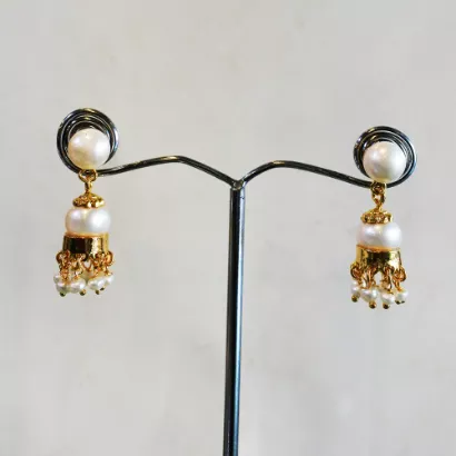 Dove Pearl Earrings
